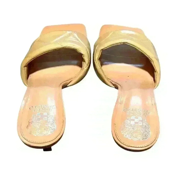 Vince Camuto, sandals, beige, tufted, 3” heel. Slide. comfortable sandal size 9 - Picture 4 of 5